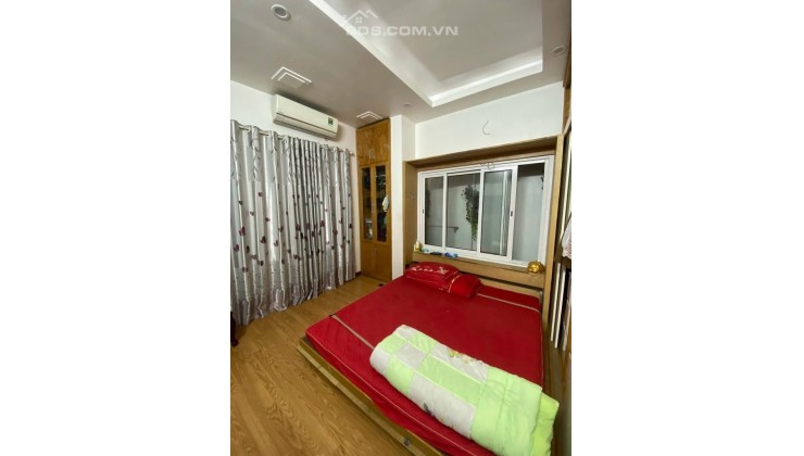 Bán nhà phố Vương Thừa Vũ, nhà đẹp, ở ngay, 39m2, 3 tỷ 69.